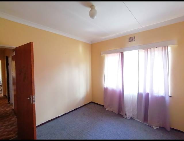 3 BEDROOM FREESTANDING FOR SALE IN STILFONTEIN EXT 4